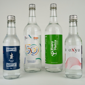 Botellas de cristal con agua
